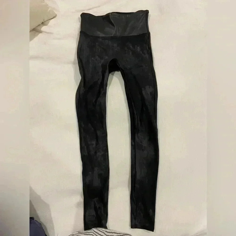 Spanx textured black leggings size S - Picture 2 of 4